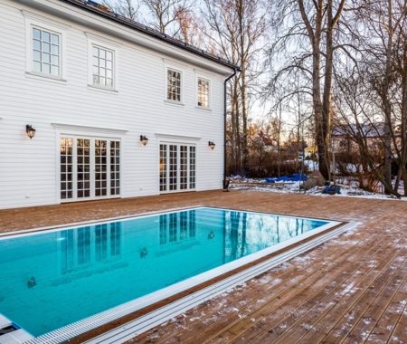 Exclusive swimming pool with overflow in Sweden